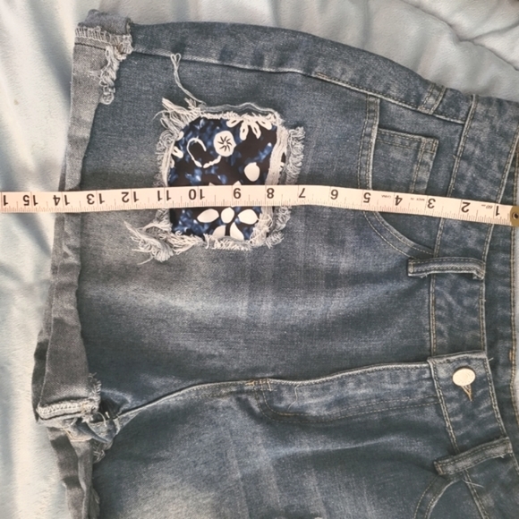 Blue Rolled Hem Denim Shorts, Slim Fit Ripped Floral Print Slash Pockets L 8-10 - Picture 6 of 13